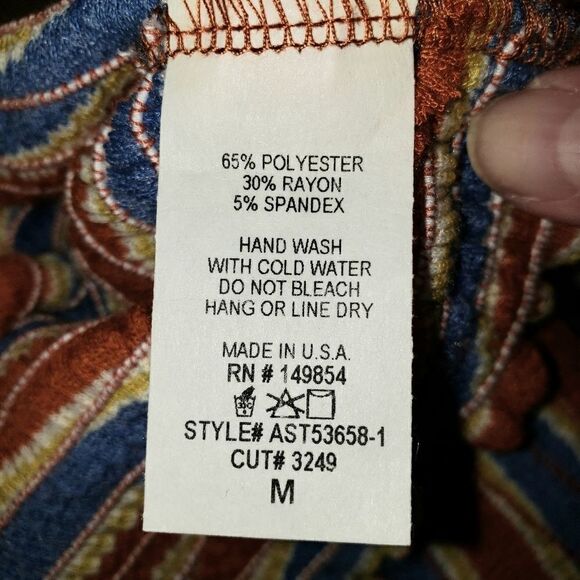 Sadie & Sage Off-The-Shoulder Cropped Pull… - Picture 7 of 7